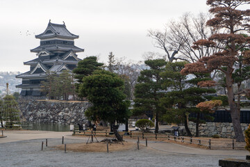 優雅にそびえる松本城