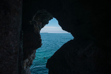 Cave into the bay, Grotto Tobermory