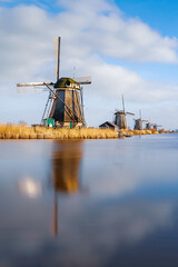 Fototapeta premium Les moulins de Kinderdijk en Hollande