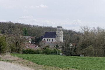 Fototapeta na wymiar Village de Gouy en Artois et son église - Pas-de-Calais - France