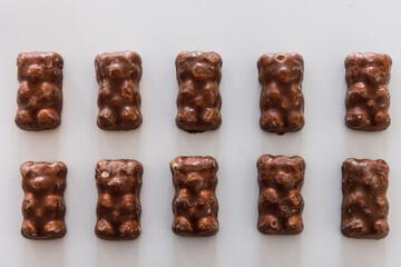 Oursons au chocolat et à la guimauve, bonbons pour enfants