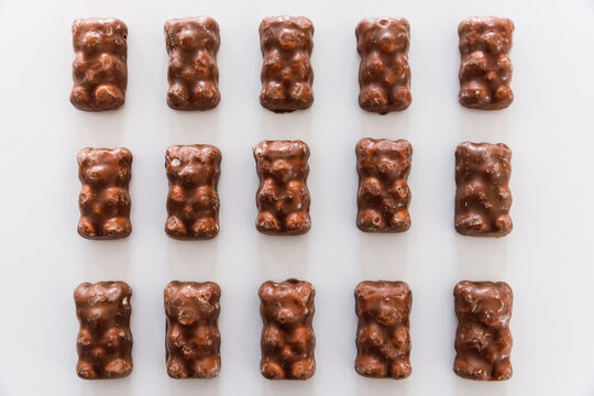 Oursons au chocolat et &agrave; la guimauve, bonbons pour enfants