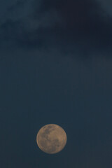 Luna desde la hermosa vista de bluefields nicaragua 