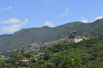 Fototapeta na wymiar Igreja no alto da montanha em Ouro Preto