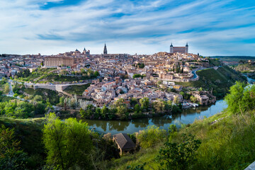 Fototapeta na wymiar Slyline of Toledo city from the 