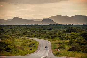 Obraz premium road to the mountains