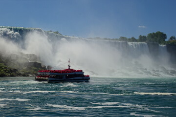 Fototapeta premium Niagara Falls from Canada side during the summer with ships. 