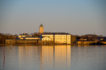 Obraz premium Suomenlinna sea fortress. A historical military island having a church combined with a lighthouse in the top of church.