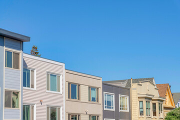 Fototapeta premium Neighborhood in San Francisco, California with box roofs exterior against the clear blue sky.