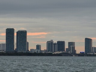 Fototapeta premium city skyline at sunset