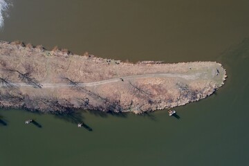 Półwysep nad rzeką Odra w pogodny dzień z drona od góry