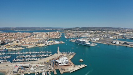 Port de Sète sur la Méditerranée dans le sud de la France © Lotharingia