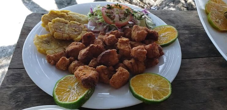 Seafood is the best served in front of ocean. yummy