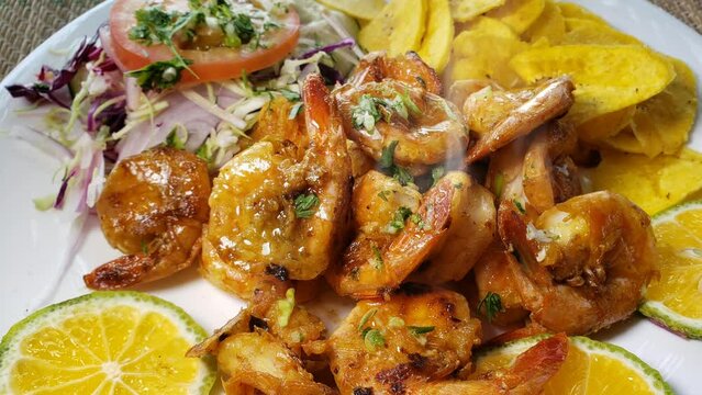 Fried shrimp in garlic sauce is the best. 4k food video