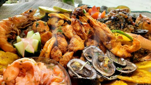 Steaming hot seafood tray is the best in 4k video