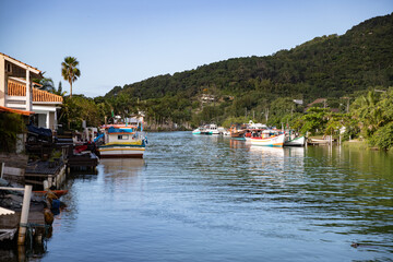 Fototapeta na wymiar Boats on a beautiful lake in Brazil