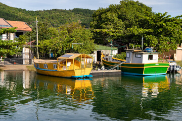 Fototapeta na wymiar Boats on a beautiful lake in Brazil