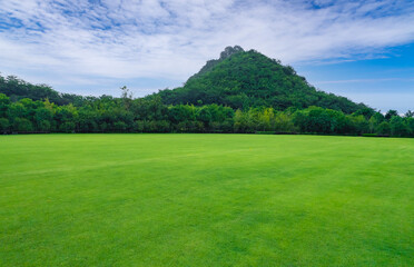 Obraz premium Natural scenery of green grassland at the foot of Malu mountain in Liuzhou, China