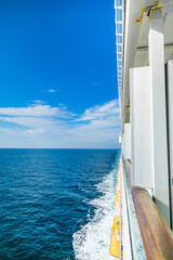Fototapeta na wymiar Look at the sea and sky on a cruise ship