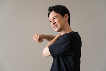 首・肩の痛み © ponta1414