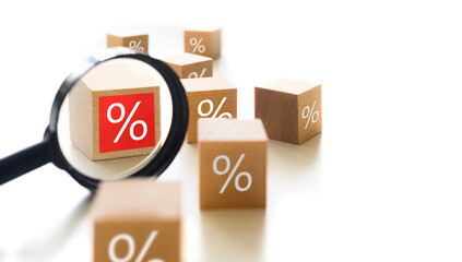 Choosing the minimum interest rate of a financial and mortgage loan