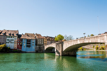 Naklejka premium Laufenburg, Rhein, Rheinufer, Laufenbrücke, Altstadt, Altstadthäuser, Uferweg, Frühling, Schweiz, Deutschland