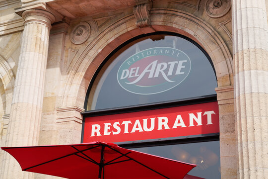 Pizza ristorante del arte sign text and brand red logo of Fastfood Casual pizzas restaurant of the art