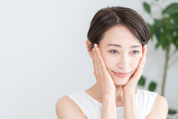 Fototapeta premium 美容・ビューティー・ミドル女性・笑顔