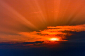 ドラマチックな朝の空