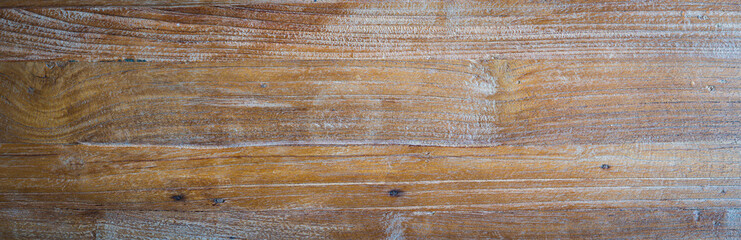 Fototapeta premium Drewniana podłoga z desek, pięknie wyglądające sęki i przyrosty lekko bielona.