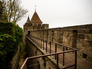 imagen de la parte superior de la muralla del castillo de Carcassonne 