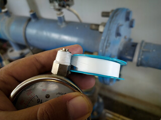 The thread of the pressure gauge with seal tape isolation before installing.
