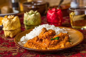 Chicken tikka masala with rice, 3 bamboo spice box and tea.