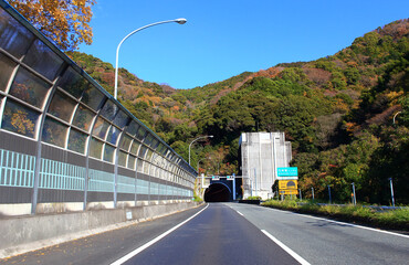 東名高速道路　日本坂トンネル
