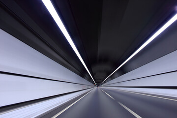 東名高速道路　日本坂トンネル