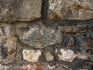 imagen textura pared de piedra con piedras de distintos tamaños y colores y las juntas de cemento