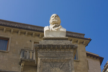 Fototapeta na wymiar Monument to Giuseppe Garibaldi in San Marino