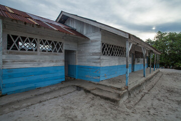 Fototapeta na wymiar old elementary school from Belitung indonesia