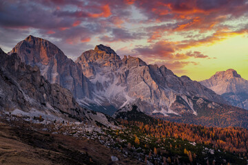 Fototapeta na wymiar Beautiful landscape of sunset in mountains during autumn