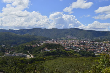Fototapeta na wymiar Vista do horizonte com cidade de Ouro Preto