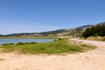 Fototapeta na wymiar Jablanica, Bosnien und Herzegowina, Blidinje See, Landschaft, Panorama, Naturpark.