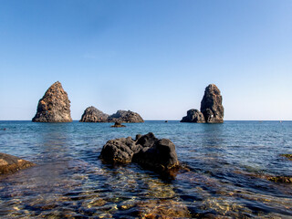 Isola Lachea e faraglioni Acitrezza