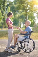 Obraz premium A couple spending a day in a park and looking happy
