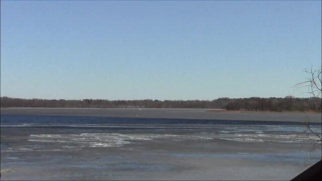 Timelapse-Melting of ice on the lake