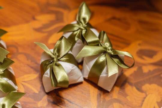 Delicious dulce de leche sweet called bem casa, DOCE BEM MARRIED, wrapped, sweets for weddings.