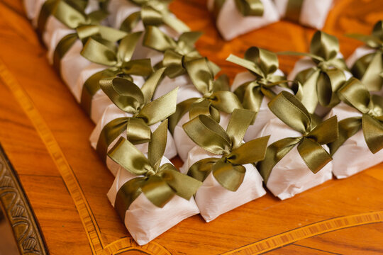Delicious dulce de leche sweet called bem casa, DOCE BEM MARRIED, wrapped, sweets for weddings.