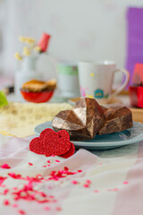 café da manhã romântico com chocolate no formato de coração - dia das mães dia dos namorados valentine's day
