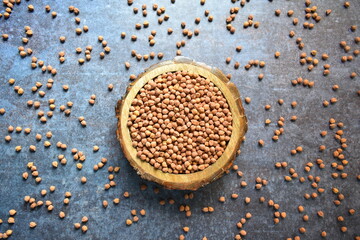 Raw whole dried brown chickpeas