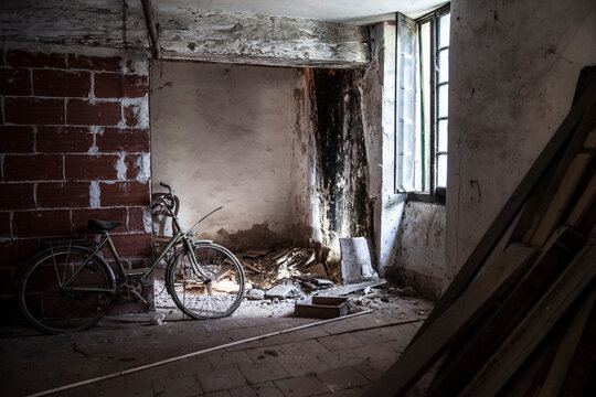 Photographie de maison abandonn&eacute;e