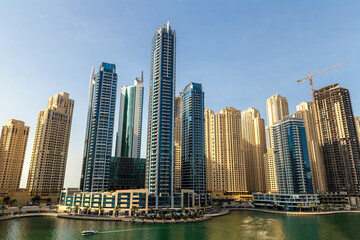 Obraz na płótnie Canvas Dubai Marina in a sunny day